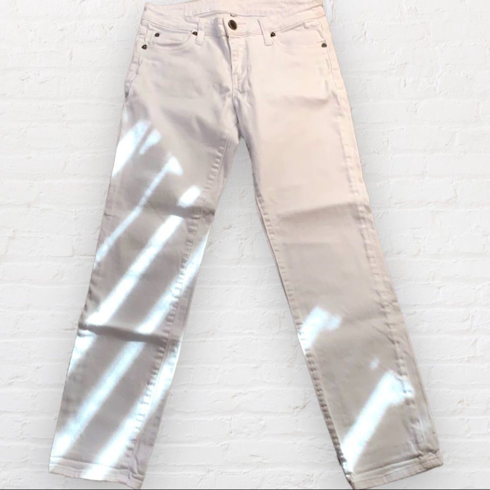 𝅺KUT from the Kloth white denim. Mid rise. Five pockets.